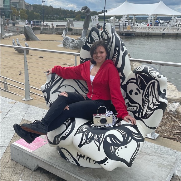 Meet your Posher, Jada - Picture 3 of 5